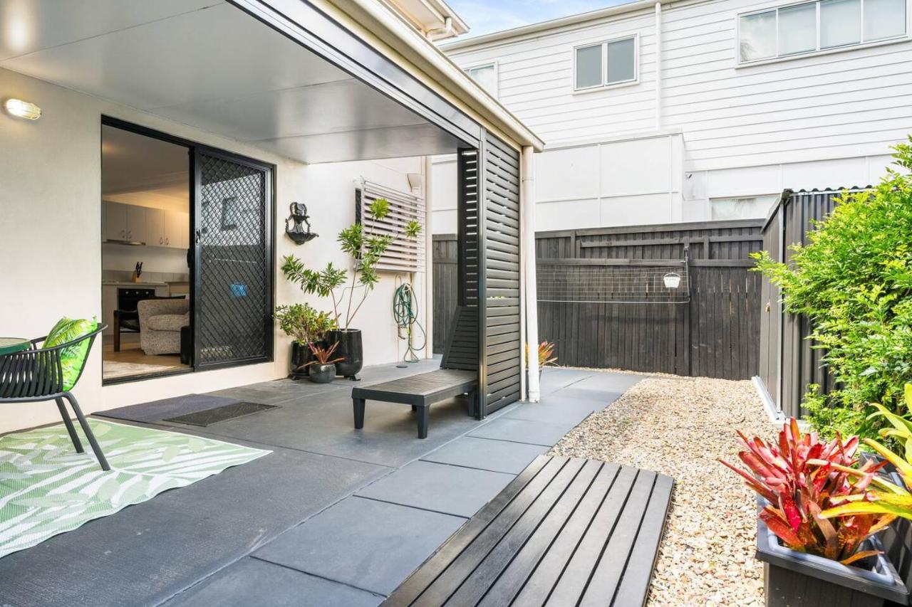 Modern 1-Bed Retreat with Patio & Shed Access - B&B Brisbane