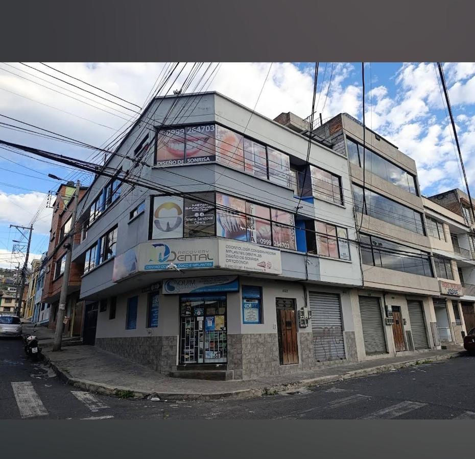 Departamento Black and Gold de lujo, confort y ducha Spa - B&B Quito
