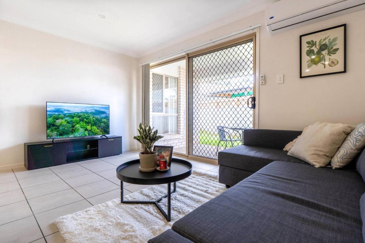 Bright & Cozy Duplex near Logan Central Comforts - B&B Marsden