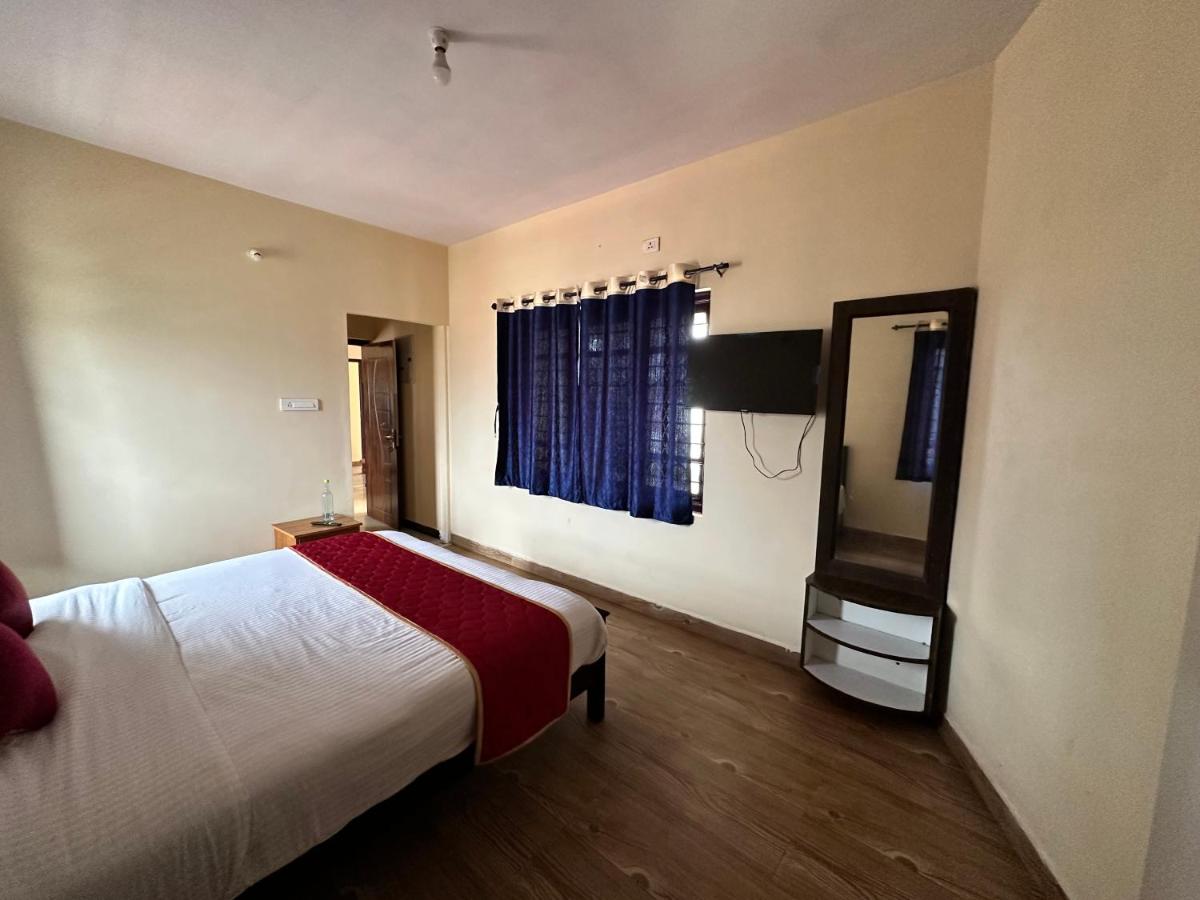 Deluxe Double Room (2 Adults + 1 Child)