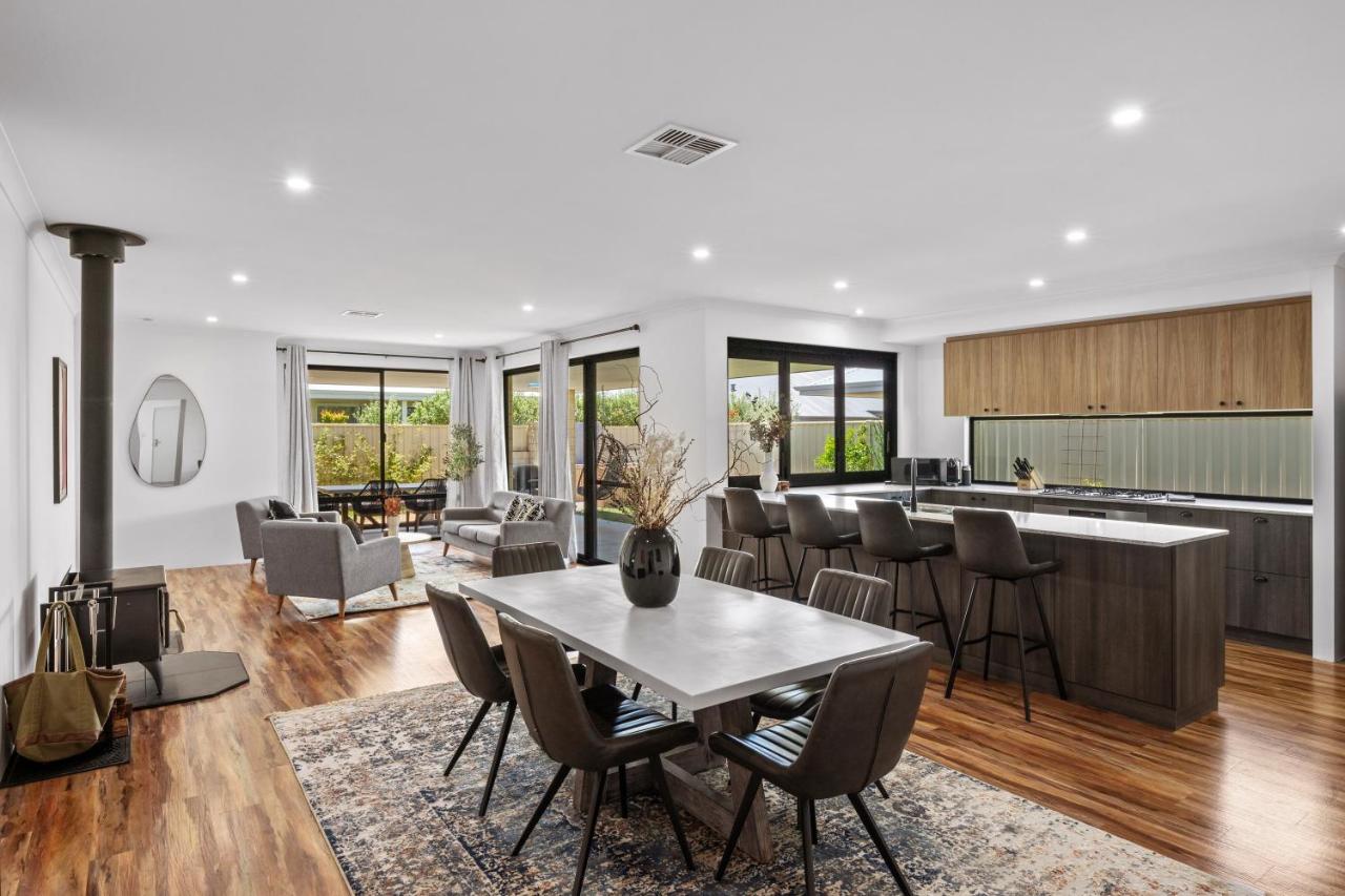 Dunsborough Family Coastal Retreat, 4BR, BBQ - Chambres d'hôtes Dunsborough