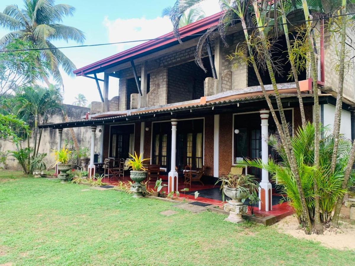 Westrom Villa Ocean Front - B&B Bentota