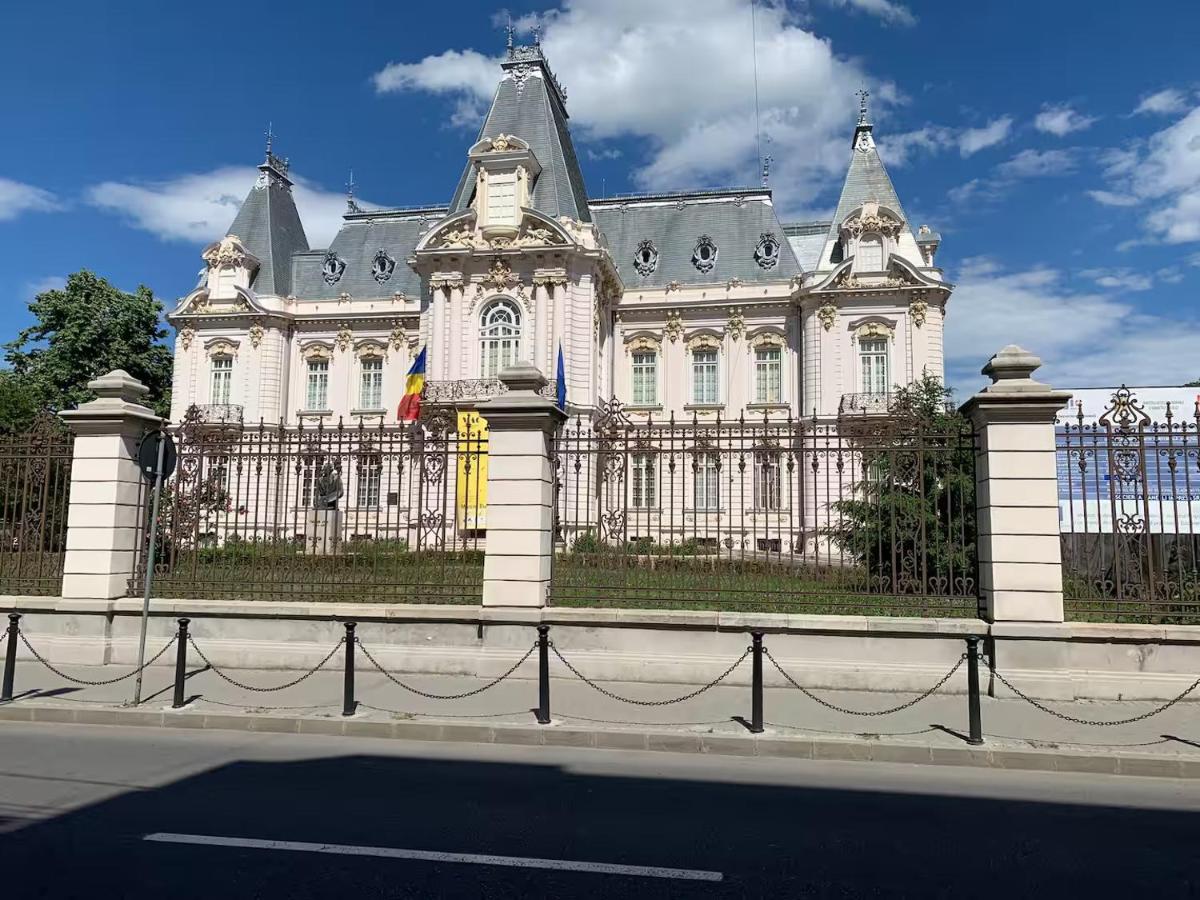 ArtPartment Downtown - Chambres d’hôtes Craiova