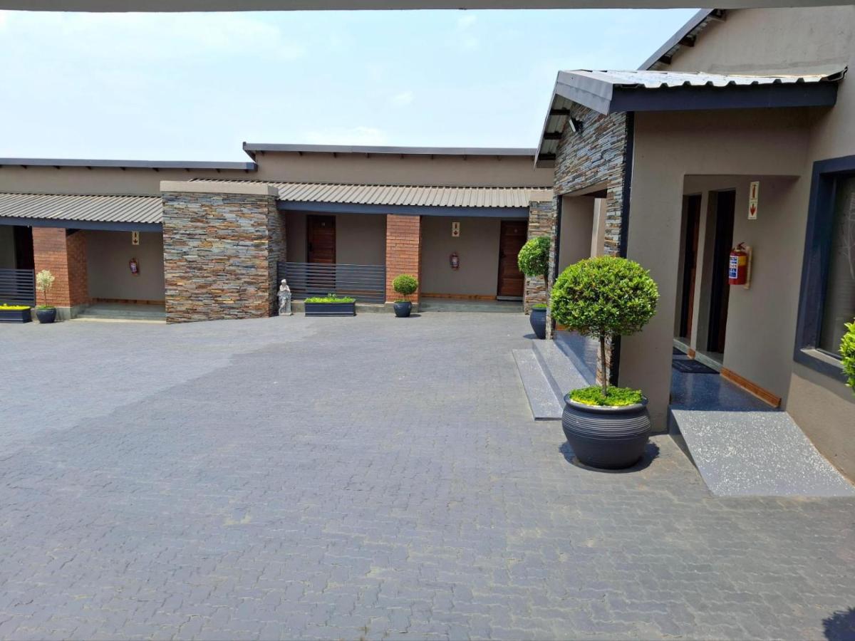 Balalaika Boutique Lodge - Bed and Breakfast Thohoyandou