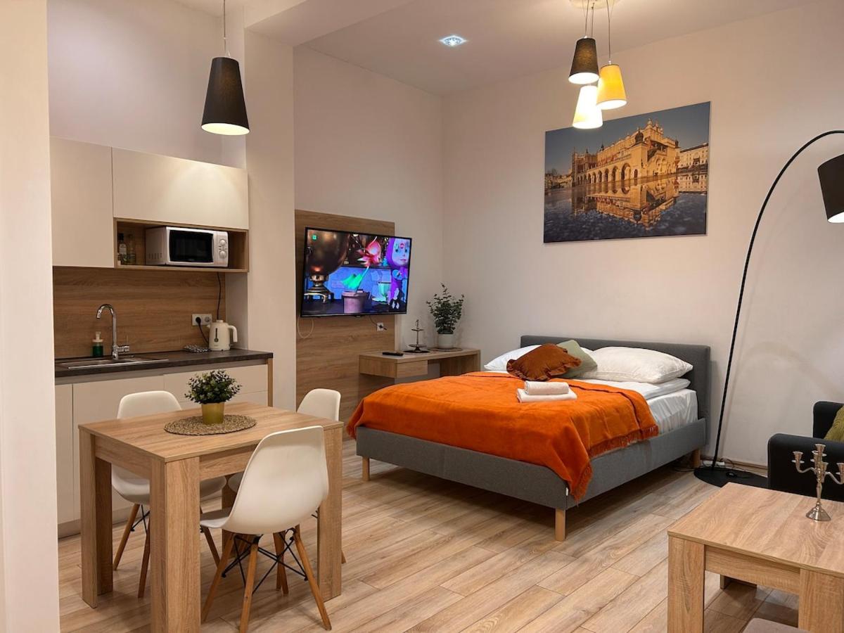 Old Town Apartments B15
