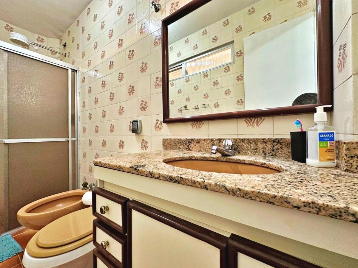 Apartamento na Praia Enseada - Bed and Breakfast Guarujá