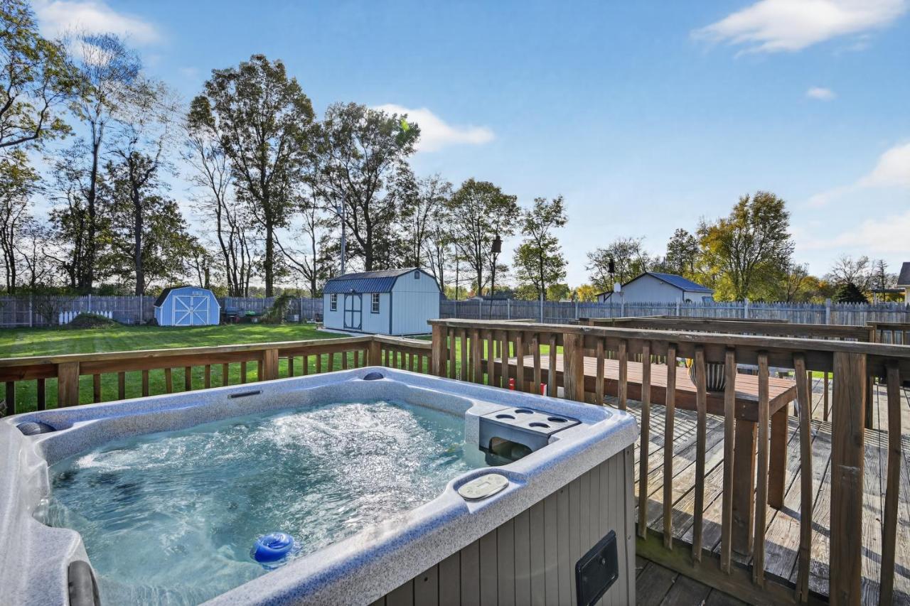 Cozy Retreat with Hot Tub in Peaceful Goshen - Chambres d'hôtes Goshen