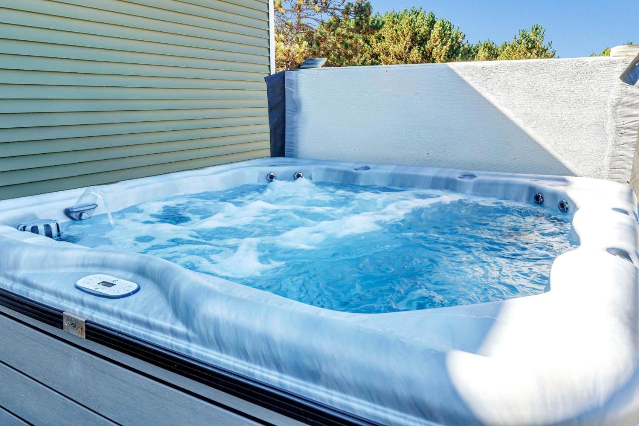 The Goat House Waterfront Hottub Stargazing - B&B Oconto