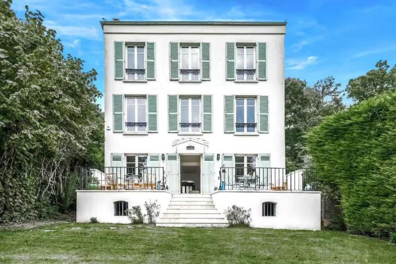 Before making request, read my profile host at bottom of page # House, garden, Eiffel Tower, Palace of Versailles - B&B Sèvres