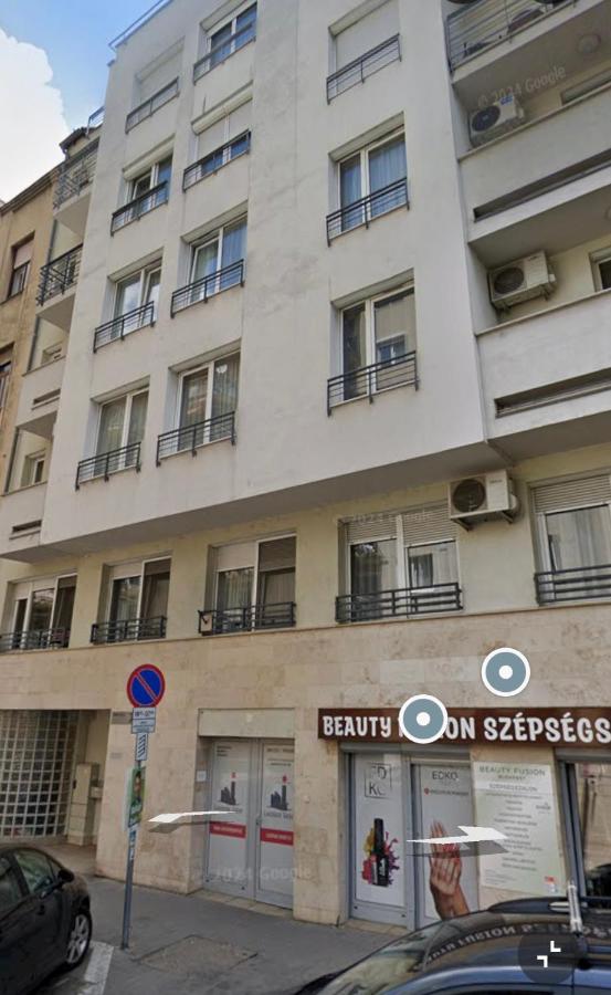 Apartment with garage, free parking - B&B Budapest
