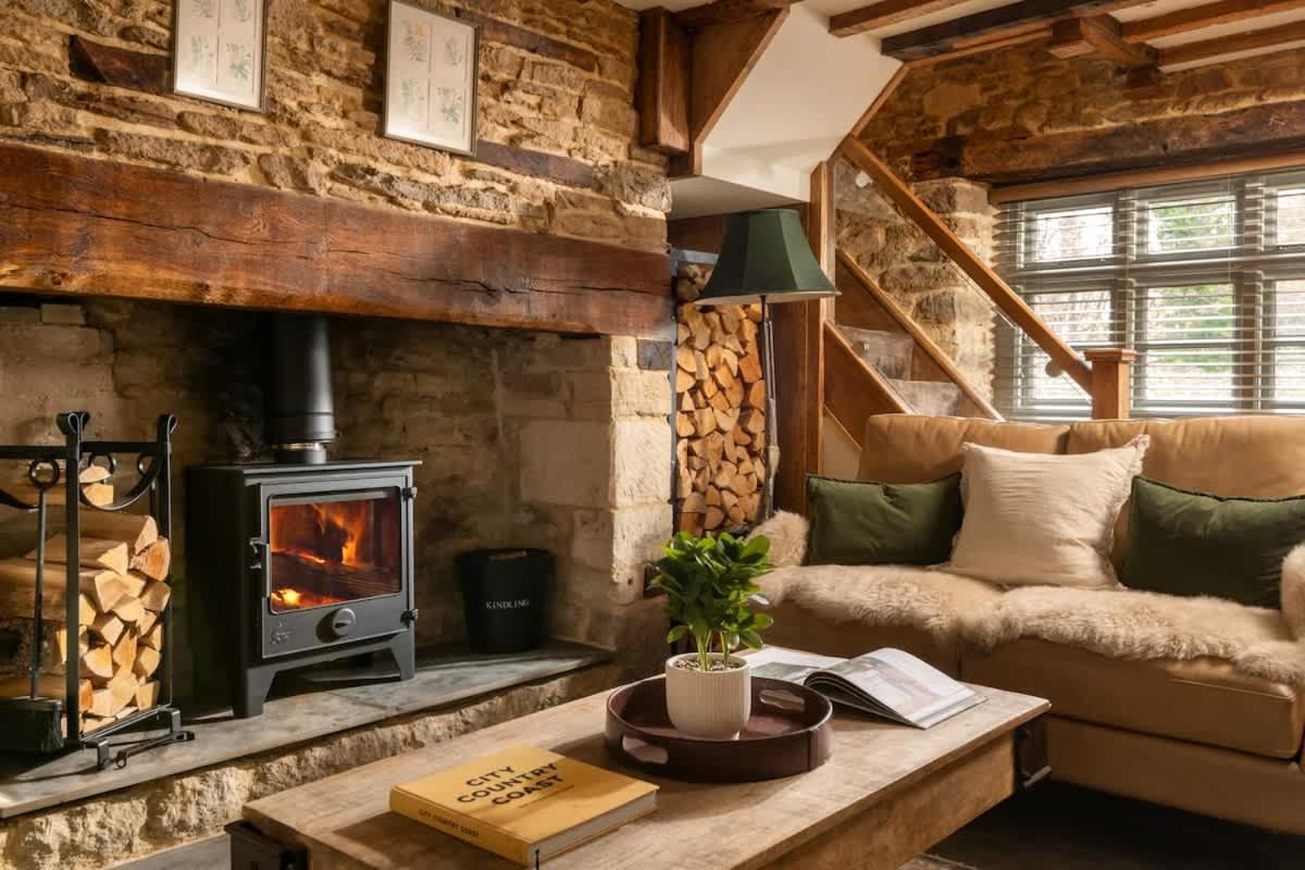 Homestead - Cosy Cotswolds Cottage with Hot Tub - Chambres d'hôtes South Cerney