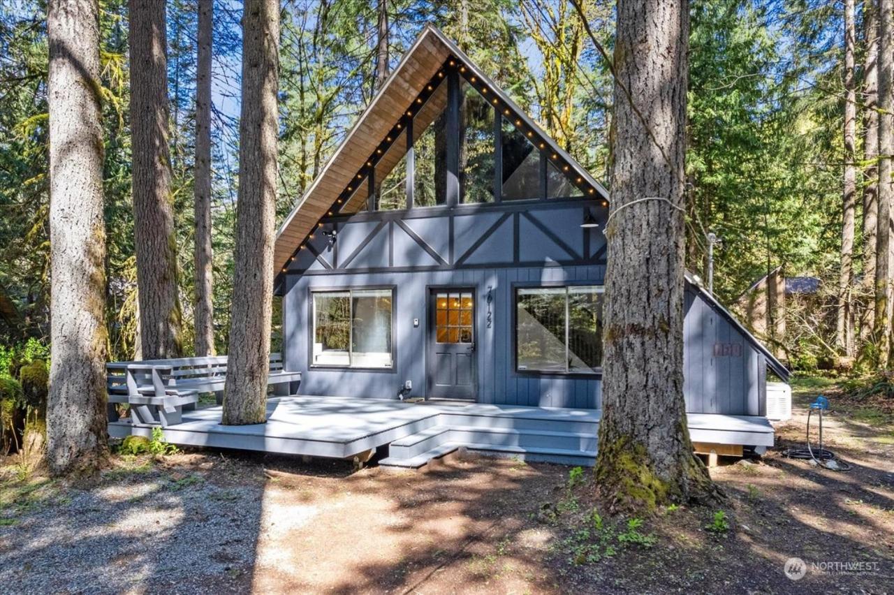 Luxury A-Frame with Hot Tub, Fireplace & Firepit - B&B Skykomish