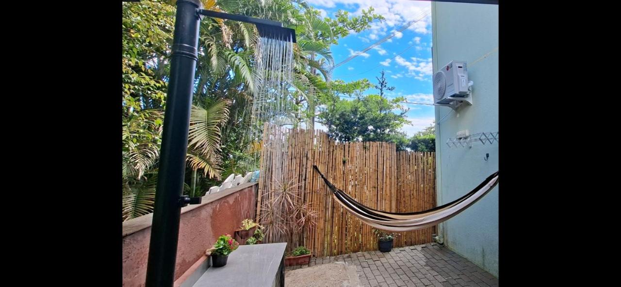 Casa 100m da praia com piscina, ar cond e churrasqueira - Chambres d’hôtes Bertioga