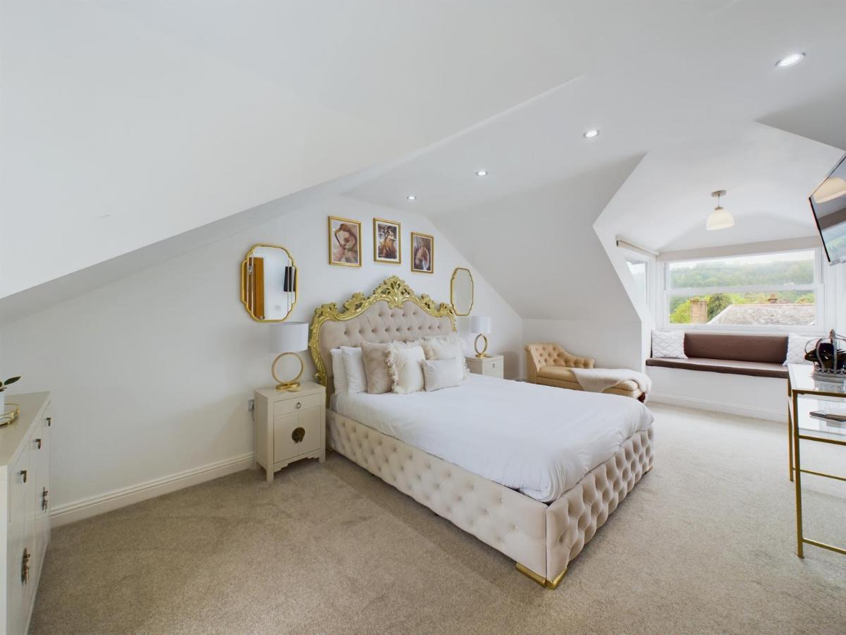 Queen Elizabeth Penthouse Sleeps 6-8 - B&B Stanhope