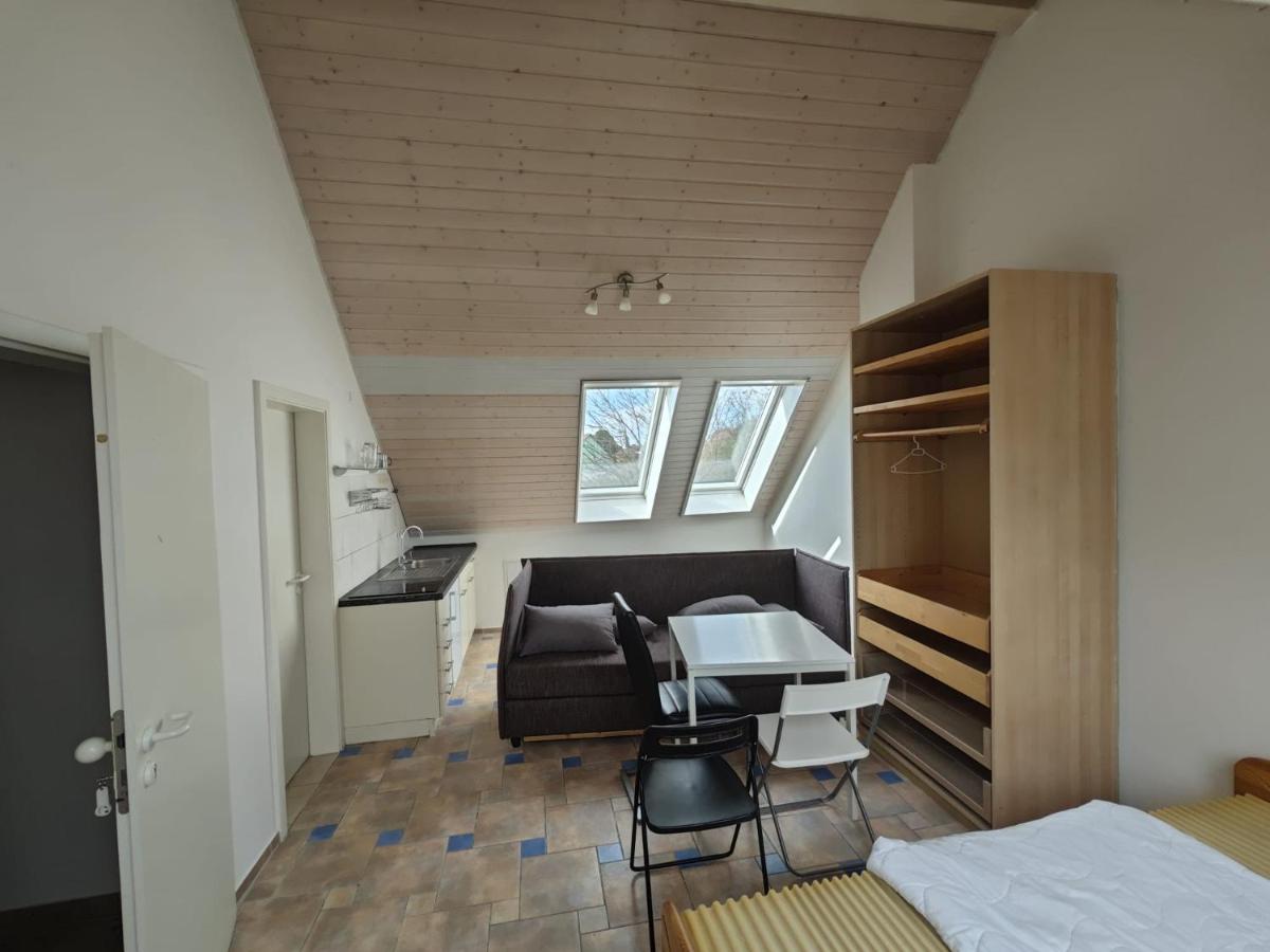 Dachgeschoss Harbour Apartments Höri - Bed and Breakfast Moos