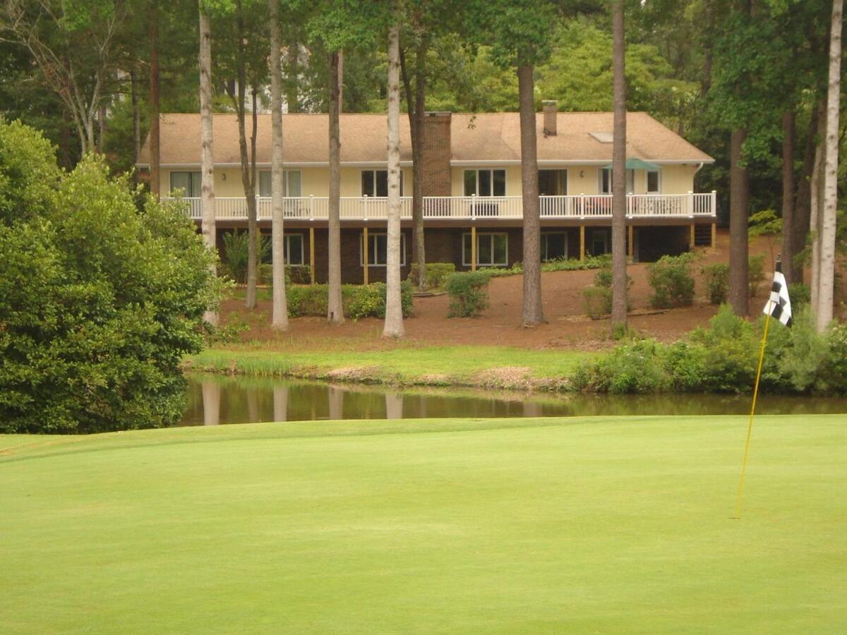 Incredible Water and Golf views at A Slice of Seven - Chambres d'hôtes Pinehurst