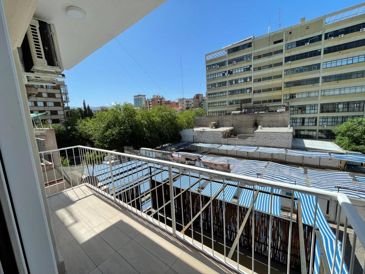 Depto con Terraza en el Centro de Mendoza, cerca del Parque San Martín y Av Arístides - B&B Mendoza
