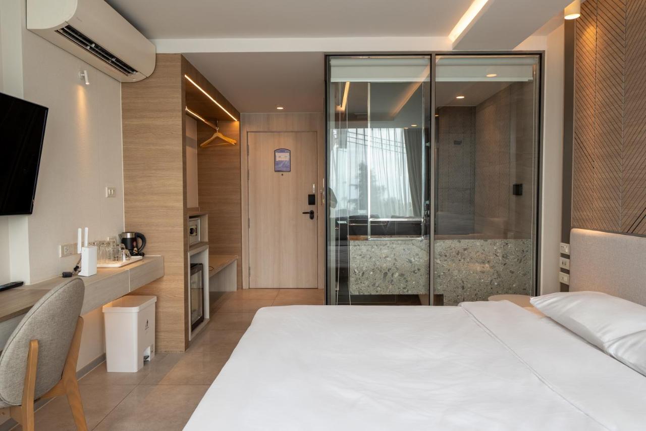 Deluxe King Room with Balcony