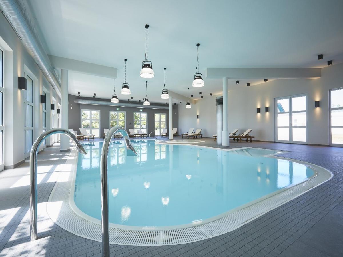 Reetland am Meer - LuxusPlus Reetdachvilla mit 4 Schlafzimmern, Sauna und Kamin G15 - Chambres d’hôtes Dranske