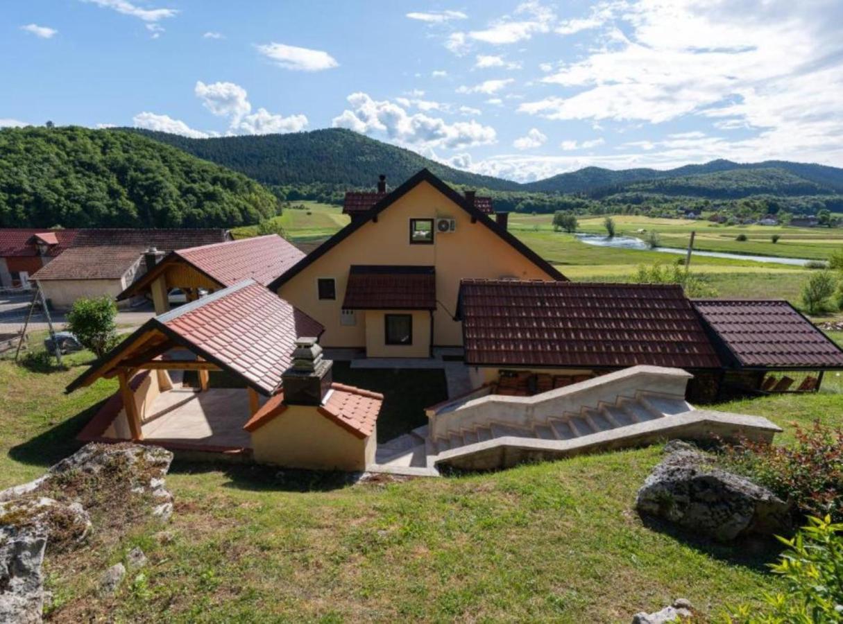 Villa Narnia - Bed and Breakfast Otočac