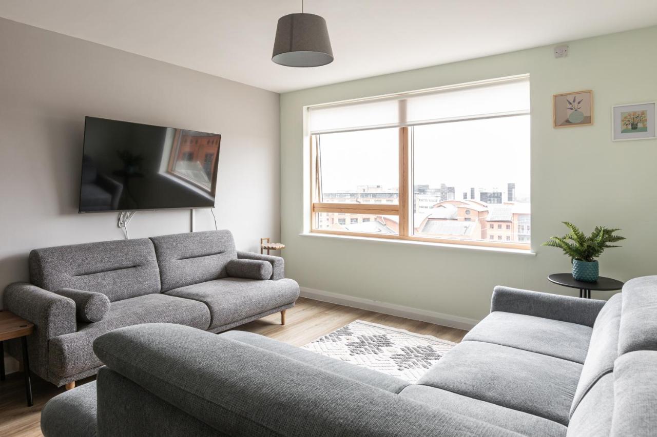 Stylish 2-Bed Penthouse Sleeps 6 Central Location - Bed and Breakfast Belfast