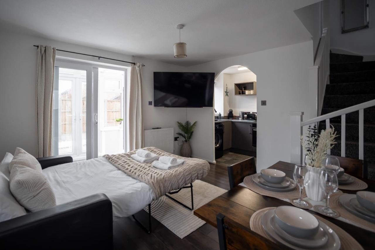 Comfortable Home Near Supermarket with Parking & Garden - B&B Hereford