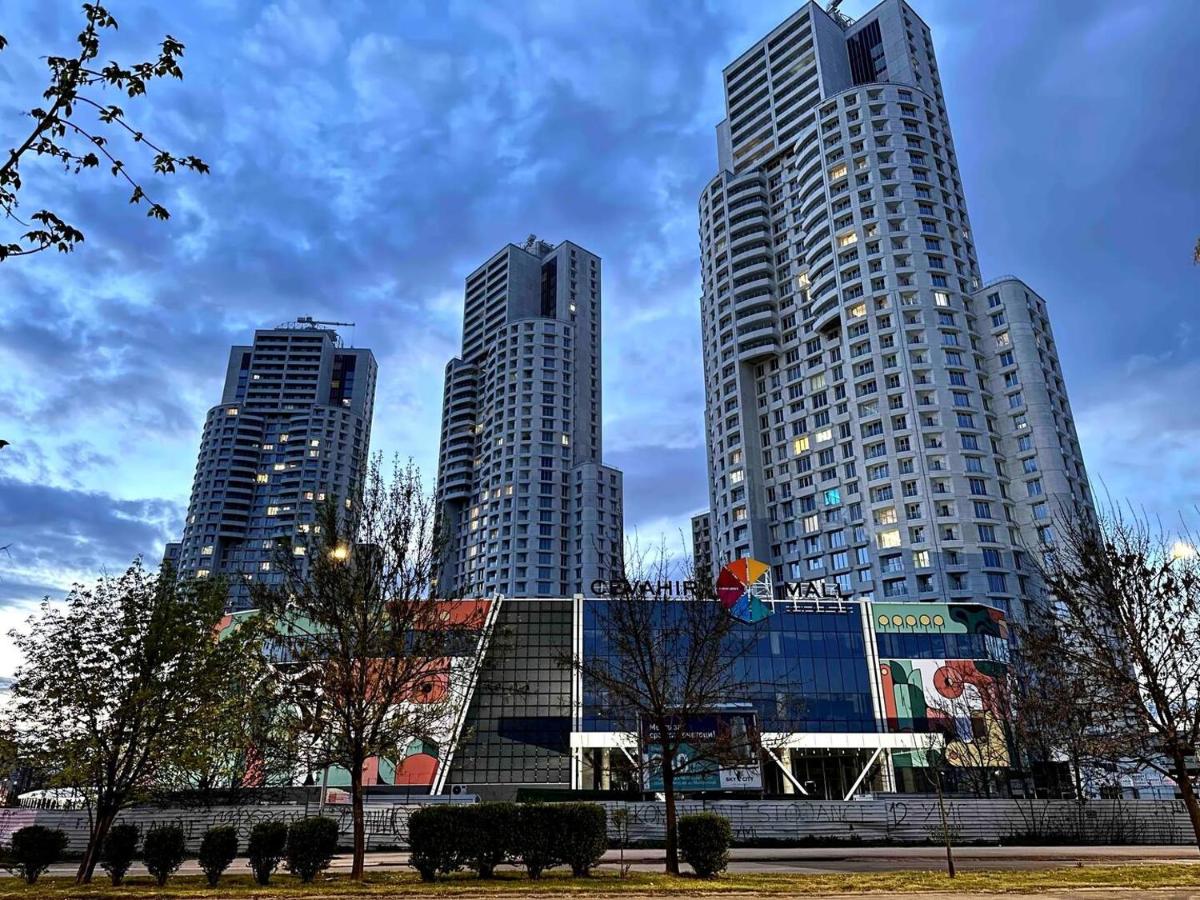 36th floor Sky city- 2 bedroom app free private parking - Chambres d'hôtes Skopje