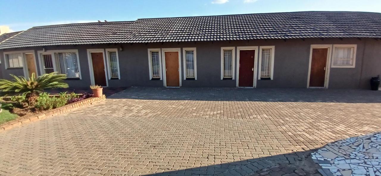 16 Besembos contractors accommodation - B&B Witbank