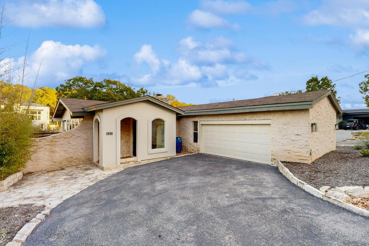 Peaceful Retreat on Quiet Cove on Lake Travis - B&B Lakeway