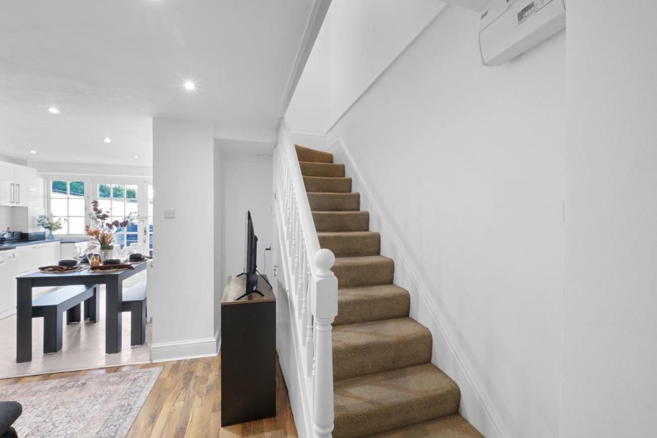 Luxury 3BR 2BA with Hot Tub & Garden by King Cross - Chambres d'hôtes Londres