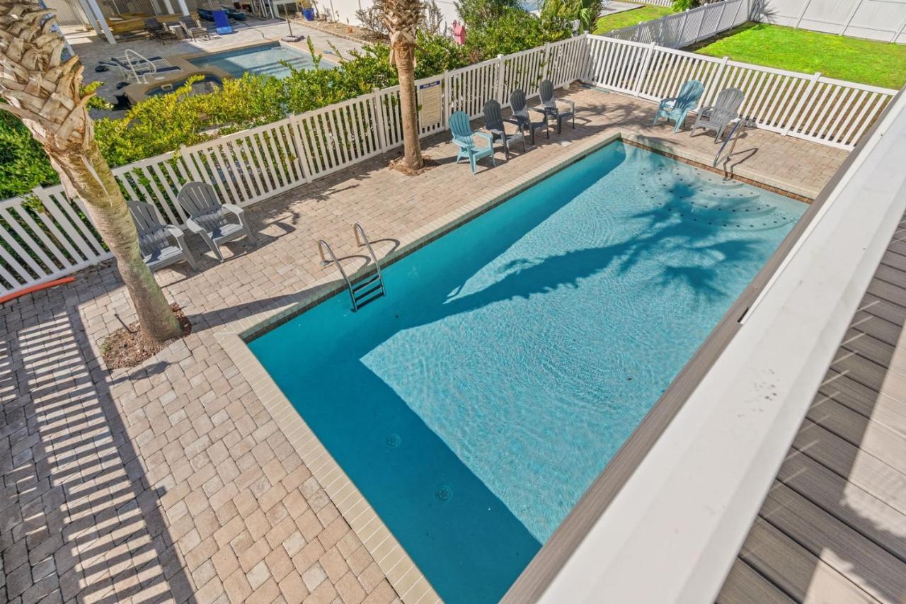 Walk to Beach • Poolside • BBQ + Picnic Table - B&B Myrtle Beach