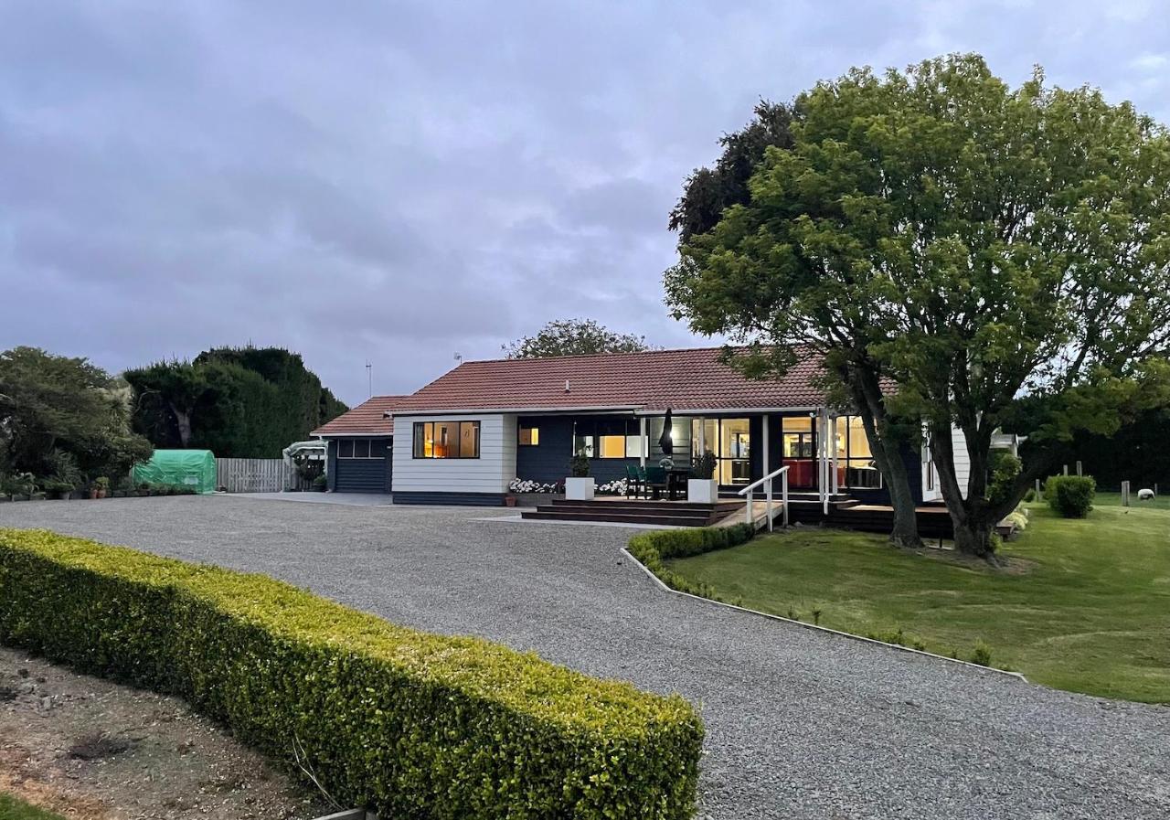 Rural Stay On City Doorstep - B&B Palmerston Norte