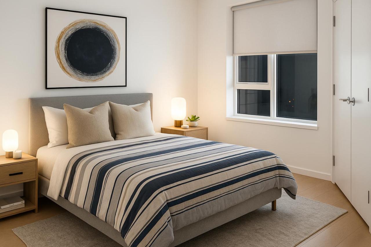 Urban Two-Bedroom Apartment with Prime Downtown Location - B&B Vancouver