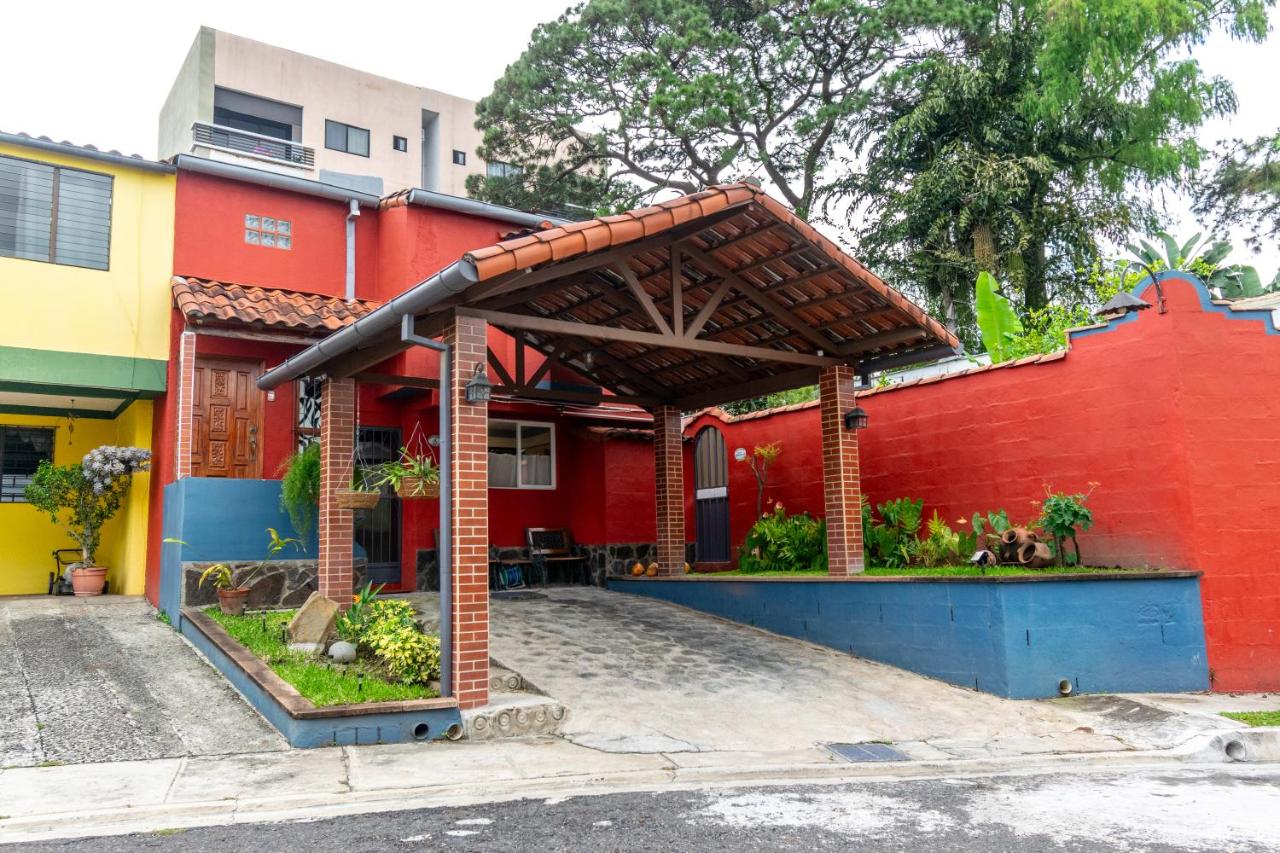 Artful and Quiet Pause in Santa Tecla and BBQ garden - B&B Santa Tecla