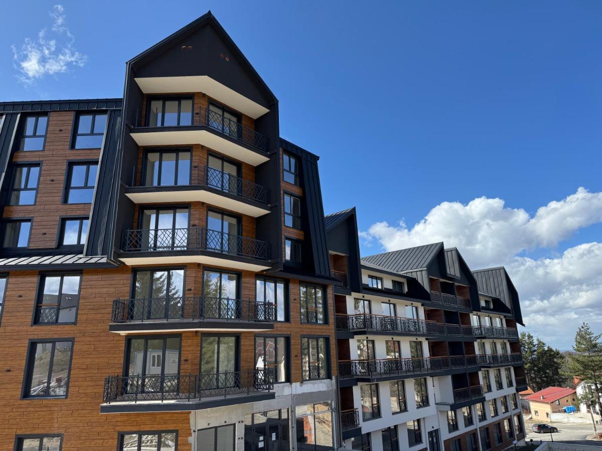 Pine apartments Residence Hill - Bed and Breakfast Kopaonik