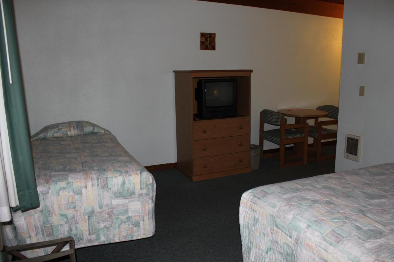 Tweepersoonskamer met 2 Aparte Bedden en een Extra Bed