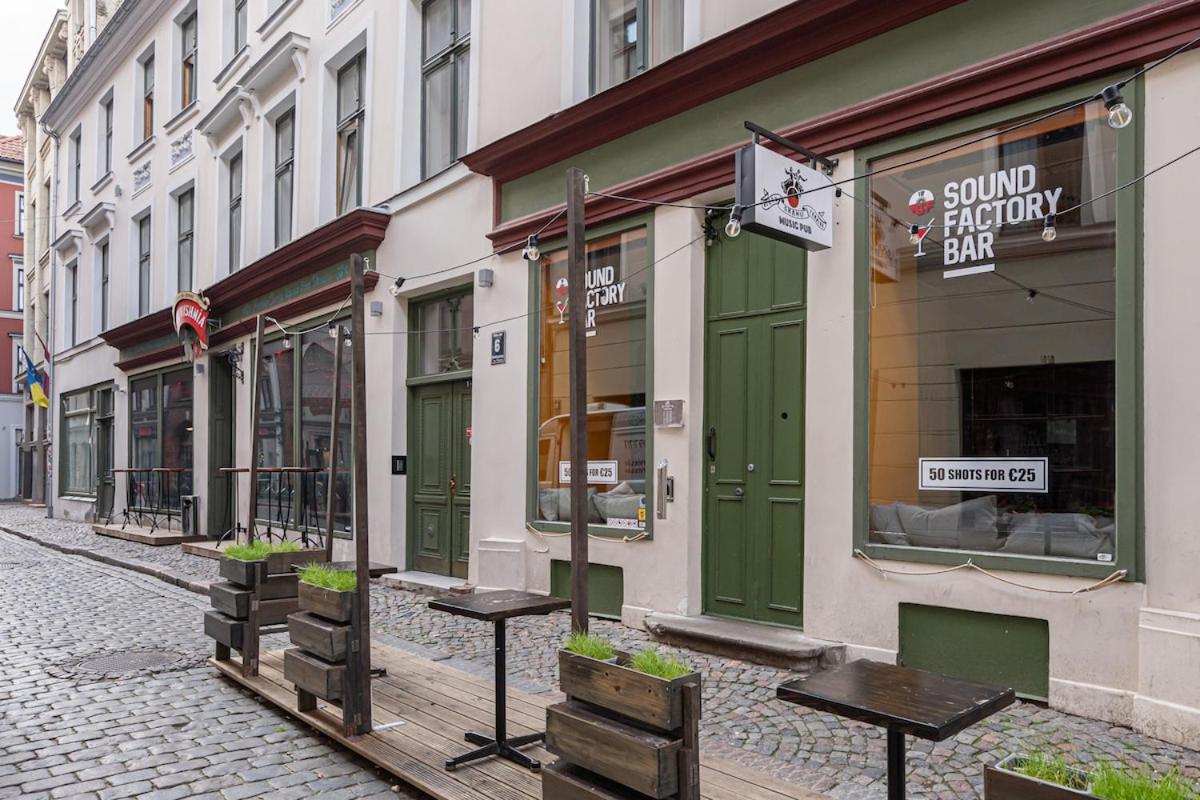 Old Town Gem - Rooftop Studio by Innorental - Bed and Breakfast Riga