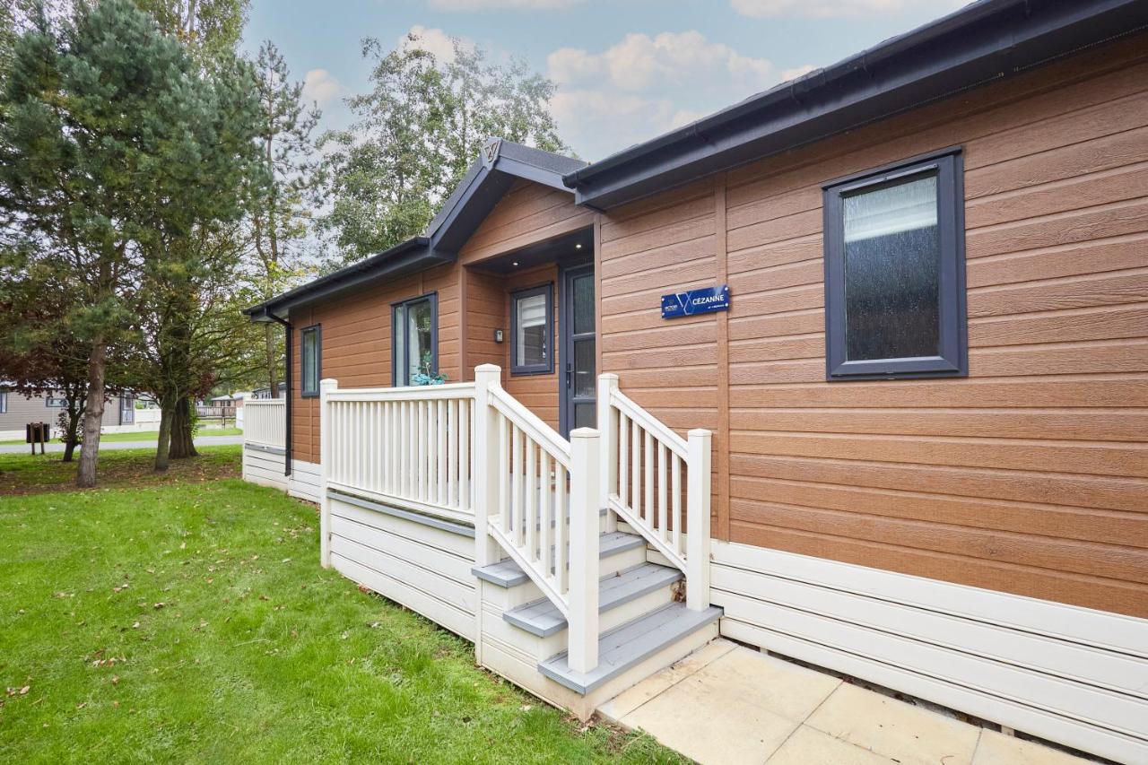 Brackencroft Lodge with Hot Tub - B&B York