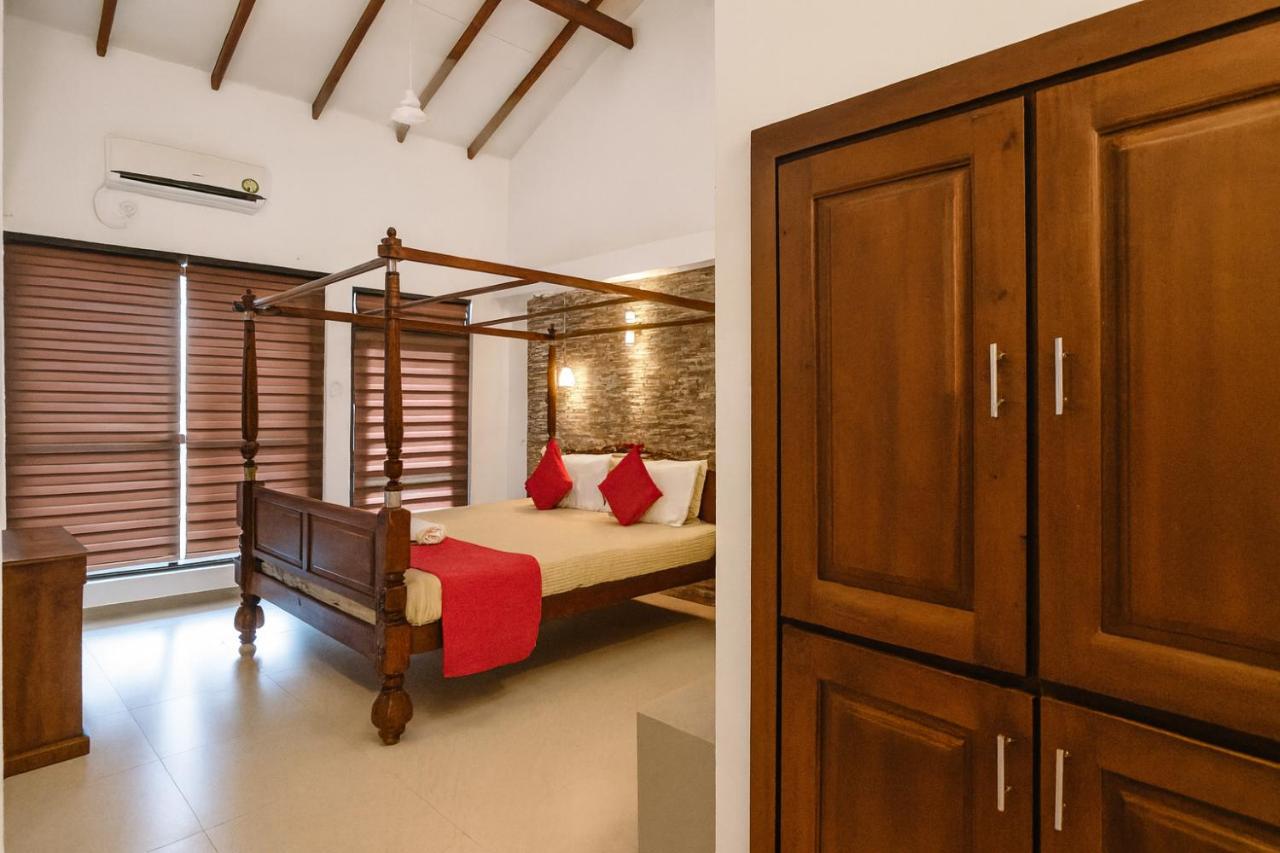 Chambre Lit King-Size - Vue sur Piscine