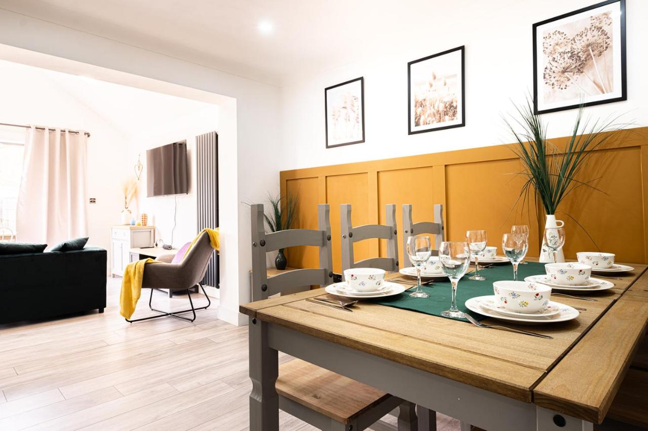 4 bedroom bungalow in Kettering - Garden - Parking - WiFi - B&B Kettering