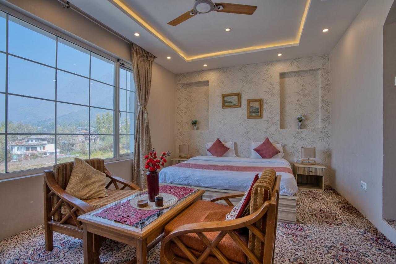 King Room with Mountain View