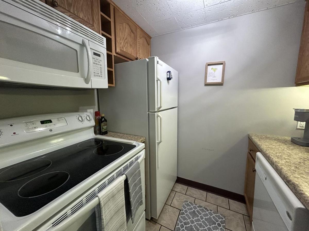 Amazing Lake Winni Views in Cedar Lodge Complex - B&B Laconia