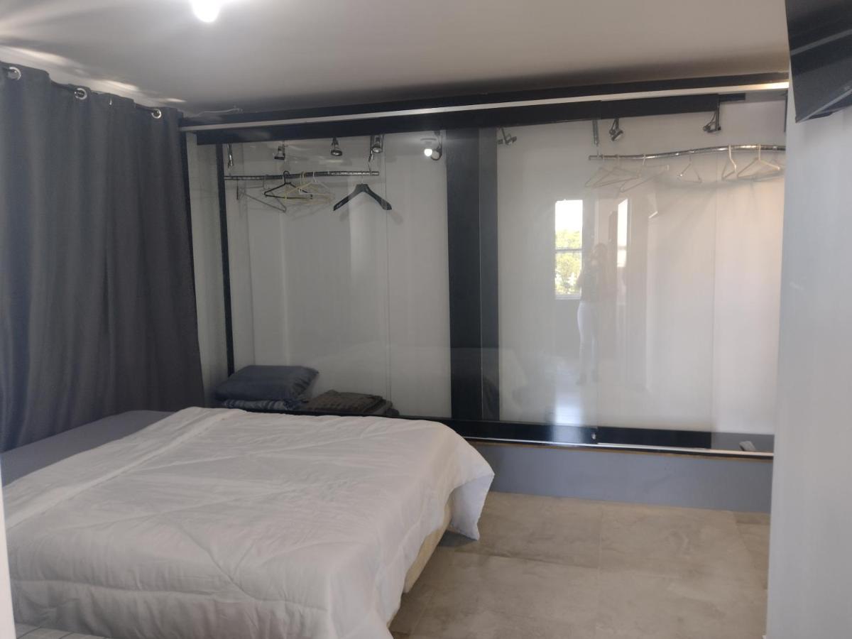 Edifício Tiradentes quarto 46 - Bed and Breakfast Curitiba