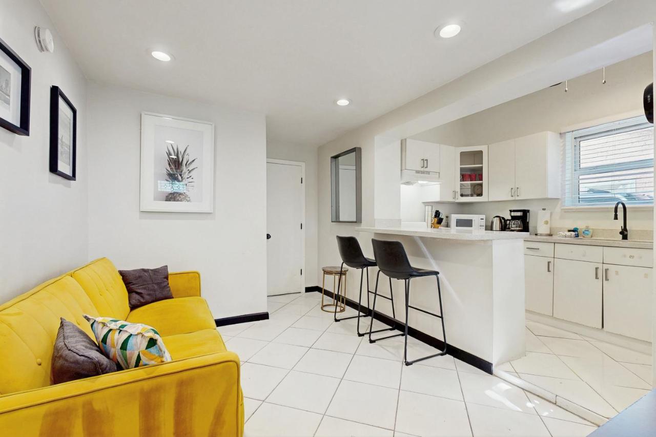 Adams Street Stunner, Unit 1 - Ferienwohnung Hollywood