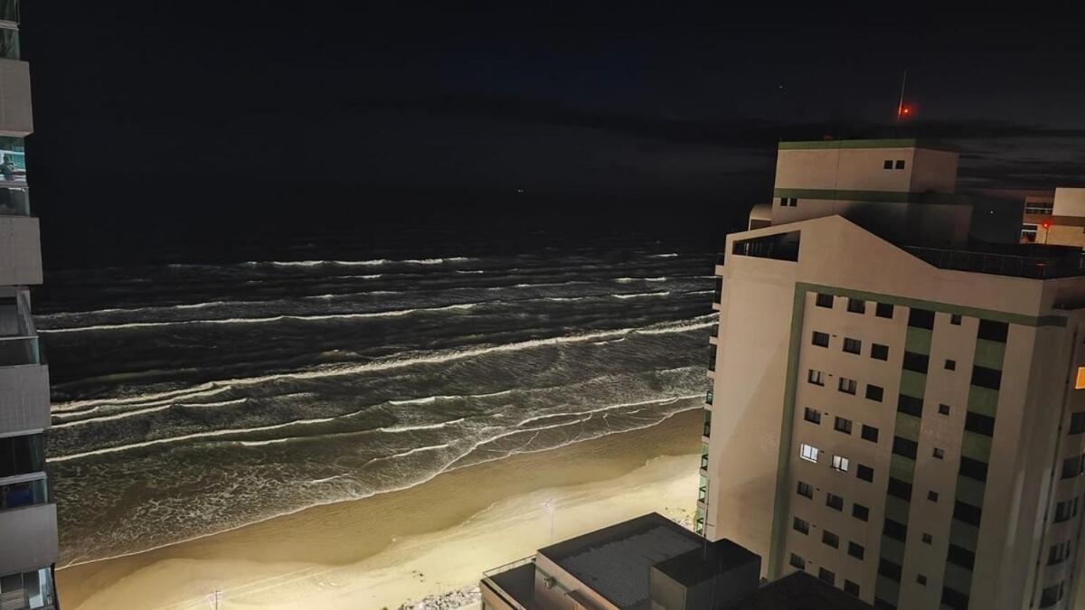 Apartamento pé na areia, no Centro de Mongaguá! - Ferienwohnung Mongaguá