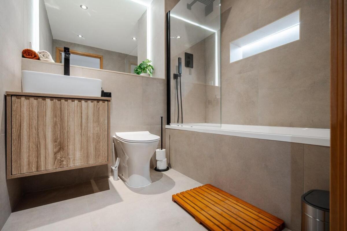 Stunning Central 2 bed Apt, 2 Baths - Chambres d'hôtes Liverpool