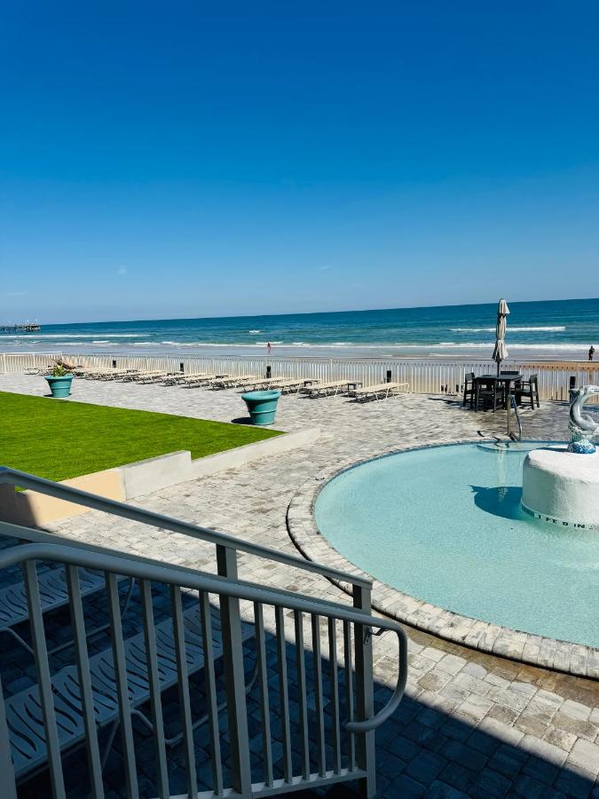 Daytona Inn Beach Resort Step Outside and Put Your Feet in the Sand Beach Vibes - B&B Daytona Beach
