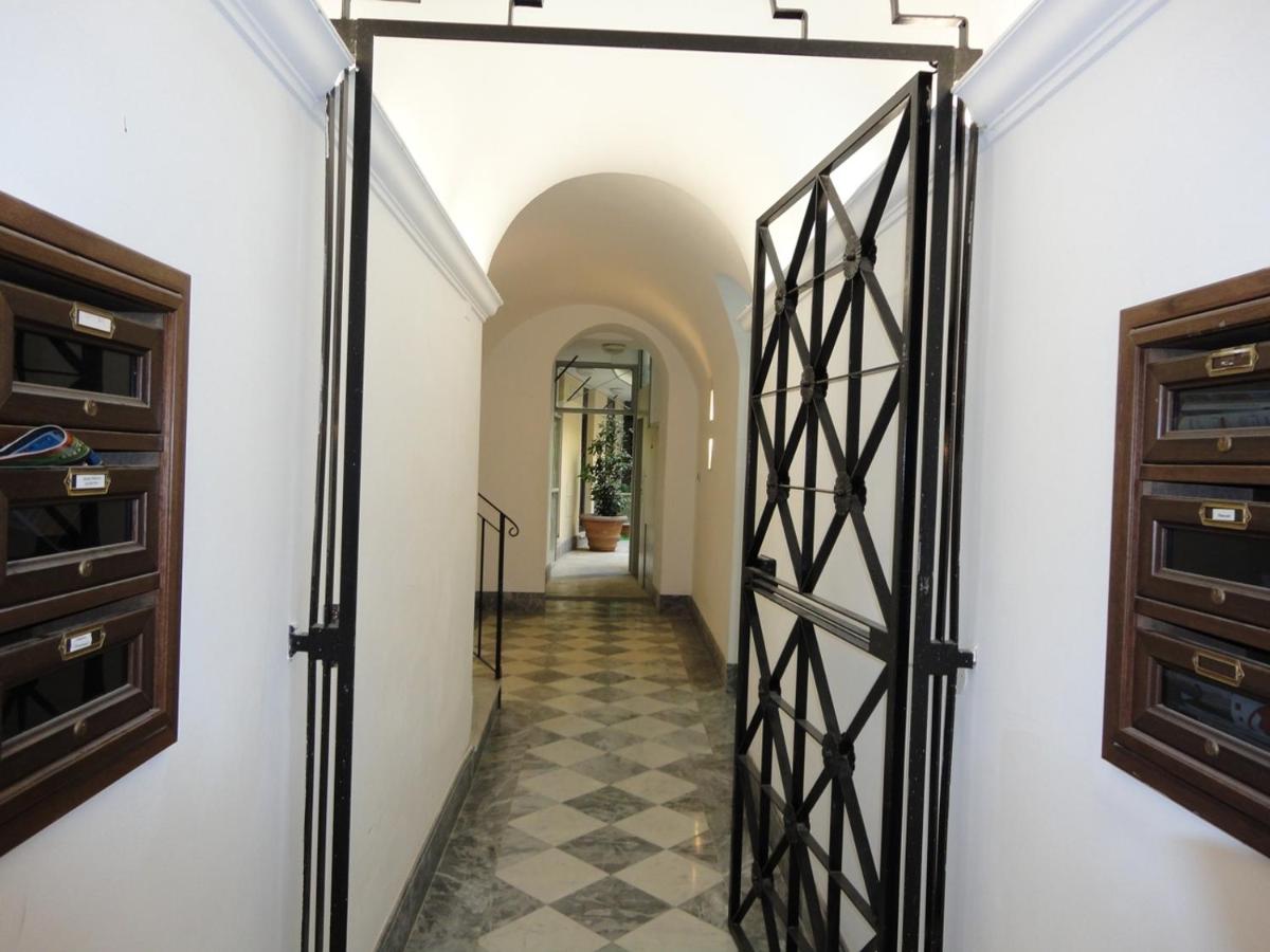 Elegante appartamento immerso nei Fori Imperiali - B&B Roma