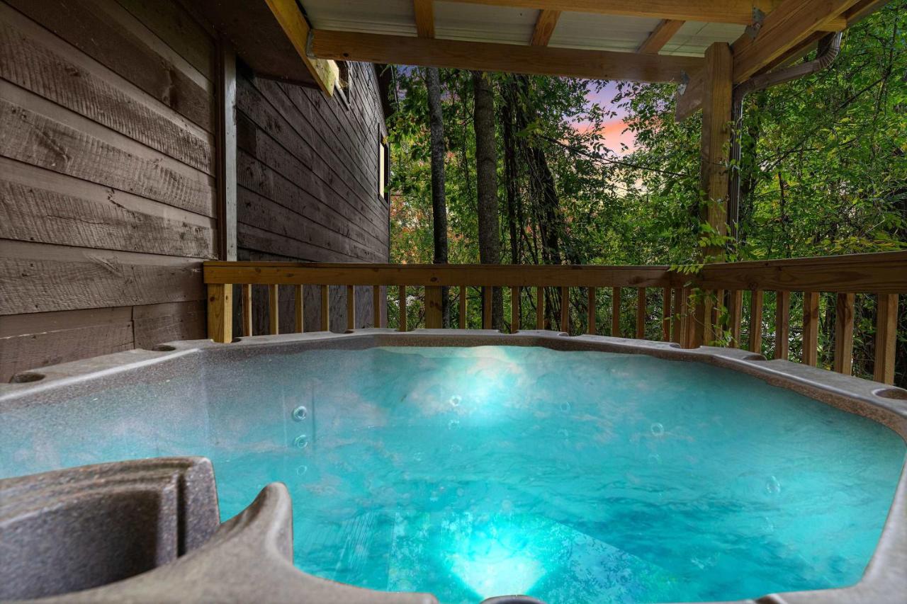 Cozy Cabin Sleeps 10 Hot Tub Pool Table Arcade - B&B Sevierville
