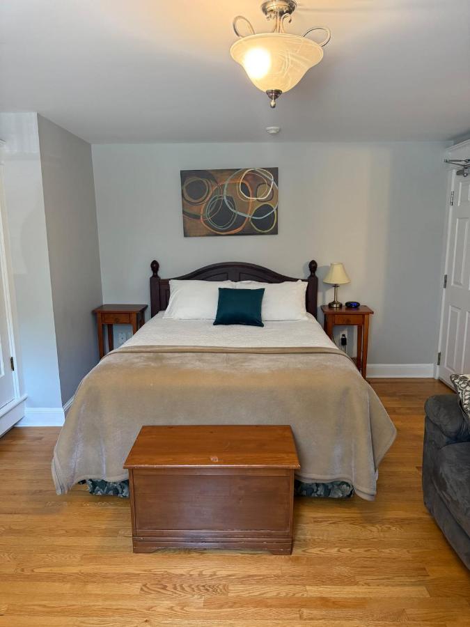 Midstream Manor Unit 3 - Studio - Ferienwohnung St. John’s